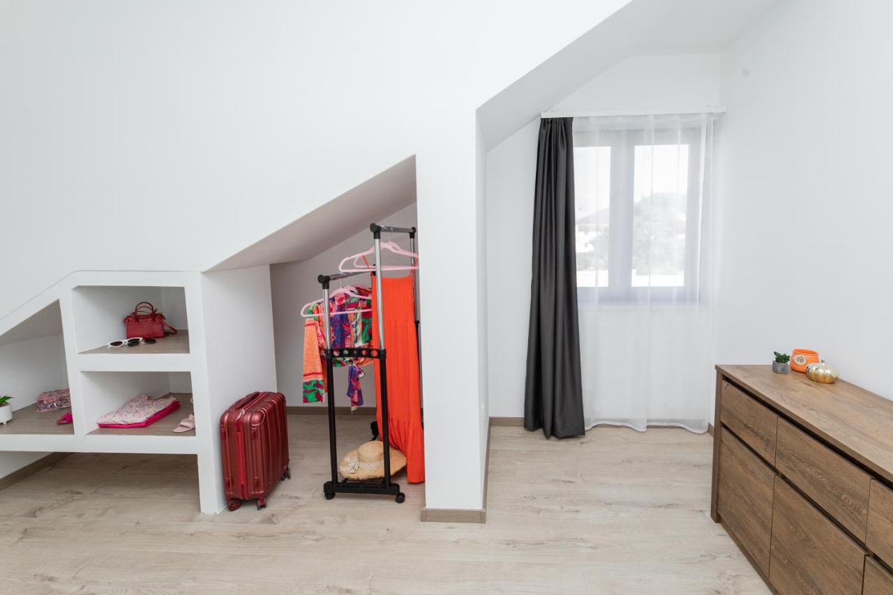 Apartments Suzy Sibenik Exterior photo